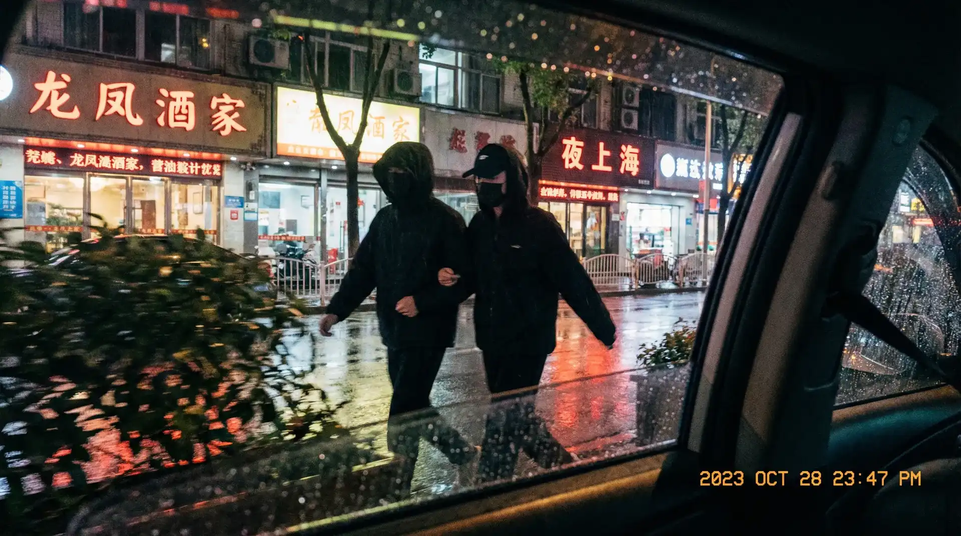 银河Galaxy网址 - 顶流明星深夜密会现场抓拍照片